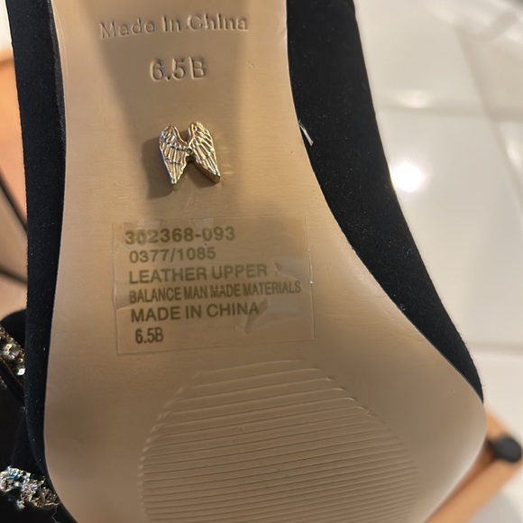 Woman’s black new suede shoes - Picture 7 of 7